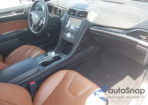 2020 Ford Fusion Plug-In Hybrid Titanium z USA, uszkodzony, nr VIN 3FA6P0SU9LR142377